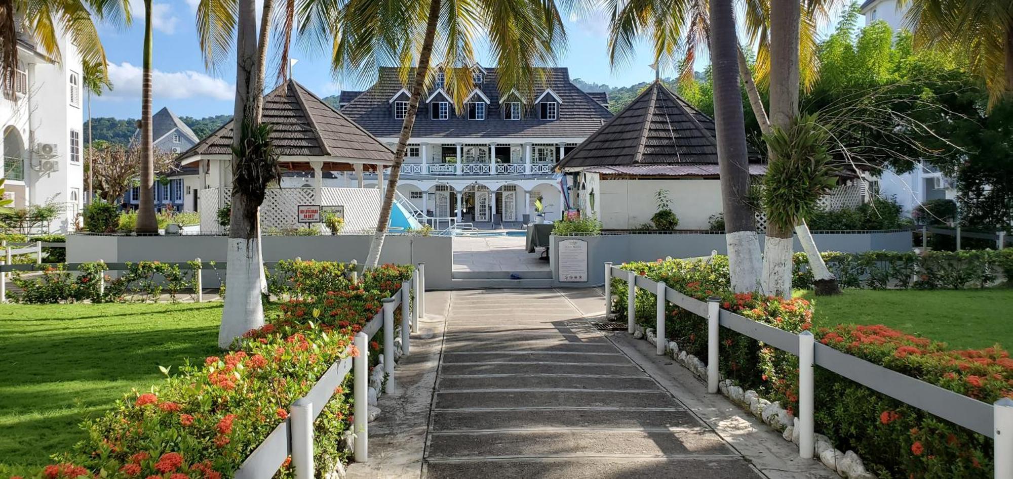 Apart-hotel Sandcastles Resort, *